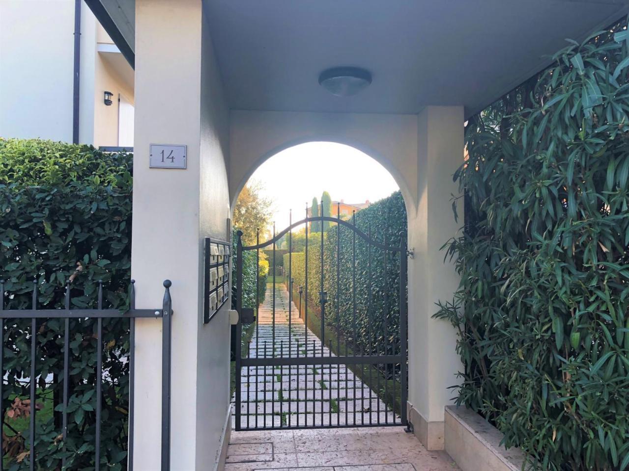 Desenzanoloft Official Partner Marriott Homes & Villas - Bea House, Sirmione With Private Garden And Share Pool Eksteriør bilde
